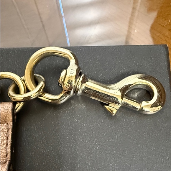 Gucci Rose Leather Keychain with Gold Accents - Picture 4 of 9